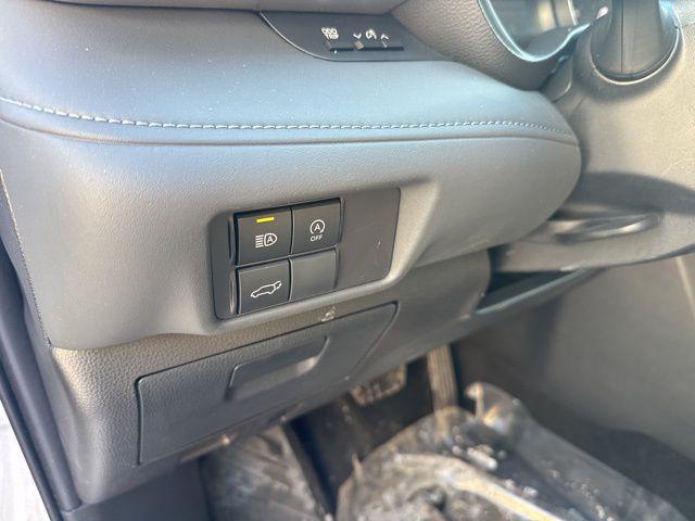 used 2024 Toyota Highlander car, priced at $31,497