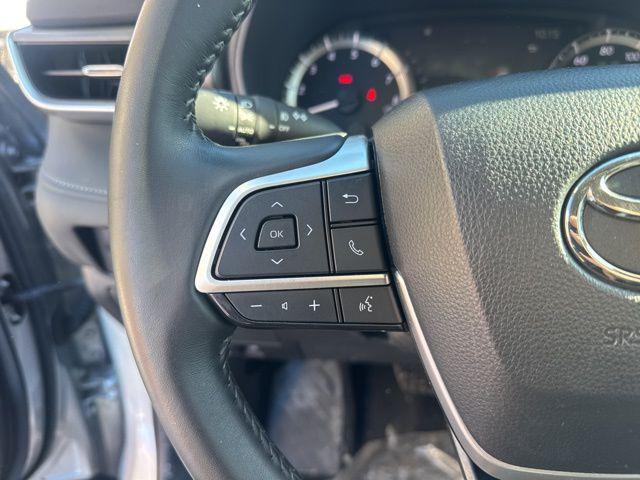 used 2024 Toyota Highlander car, priced at $31,497
