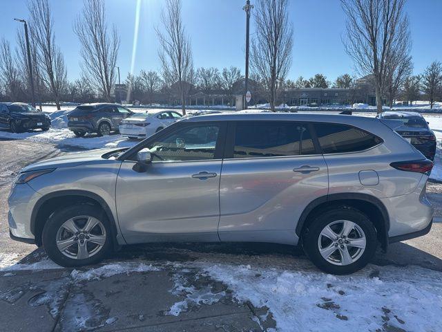 used 2024 Toyota Highlander car, priced at $31,497