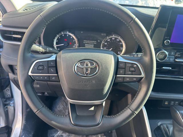 used 2024 Toyota Highlander car, priced at $31,497