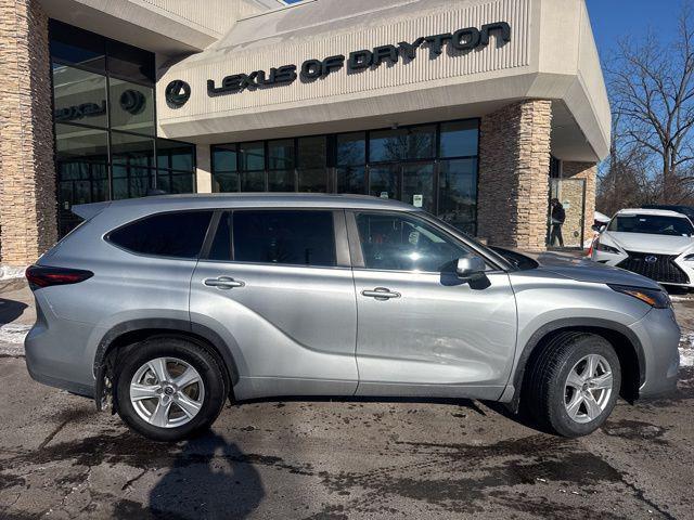 used 2024 Toyota Highlander car, priced at $31,497
