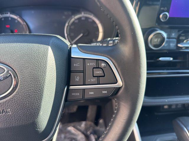 used 2024 Toyota Highlander car, priced at $31,497