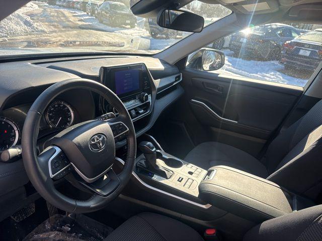used 2024 Toyota Highlander car, priced at $31,497