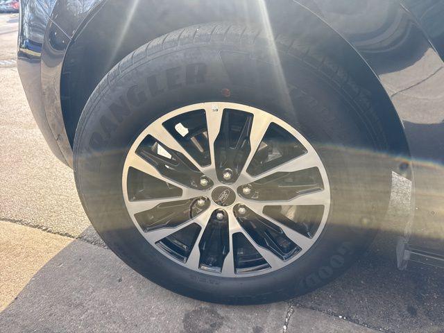 used 2025 Ford Expedition car, priced at $60,967