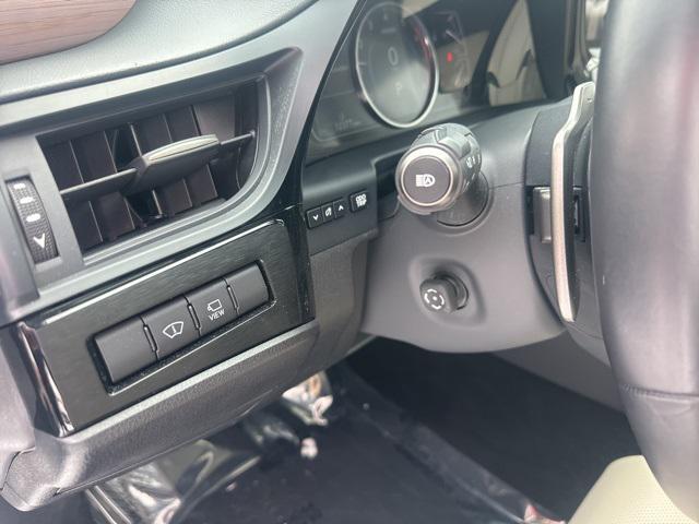 used 2025 Lexus ES 300h car, priced at $48,561