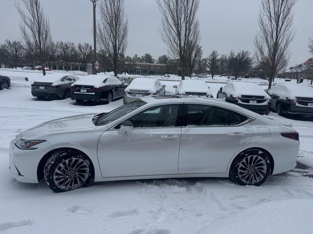 used 2025 Lexus ES 300h car, priced at $48,561