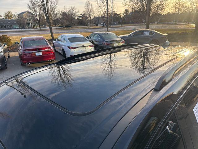 used 2024 Chevrolet Traverse car, priced at $41,990