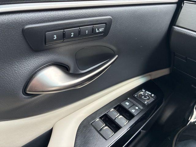 used 2024 Lexus ES 350 car, priced at $39,900