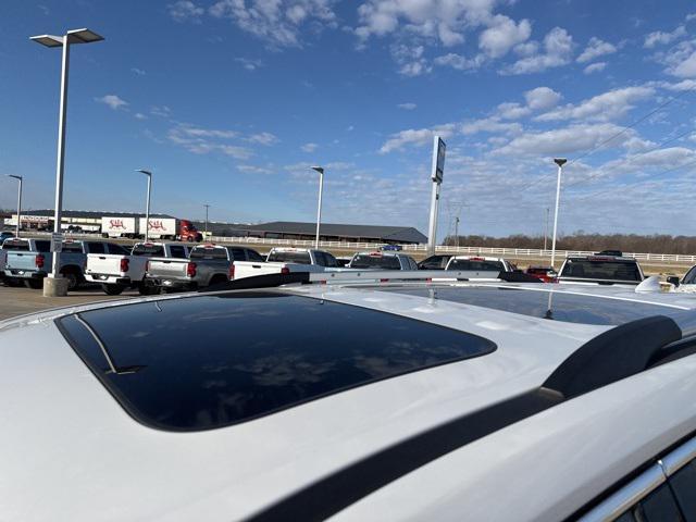 used 2022 Chevrolet Traverse car, priced at $32,998