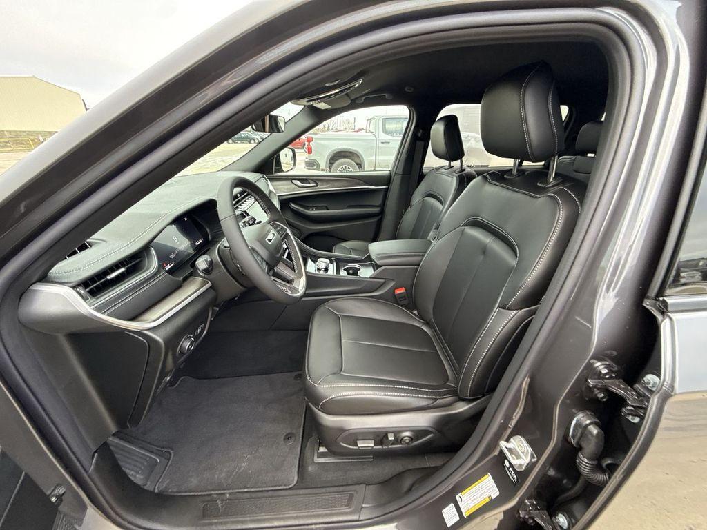 new 2025 Jeep Grand Cherokee L car, priced at $52,250