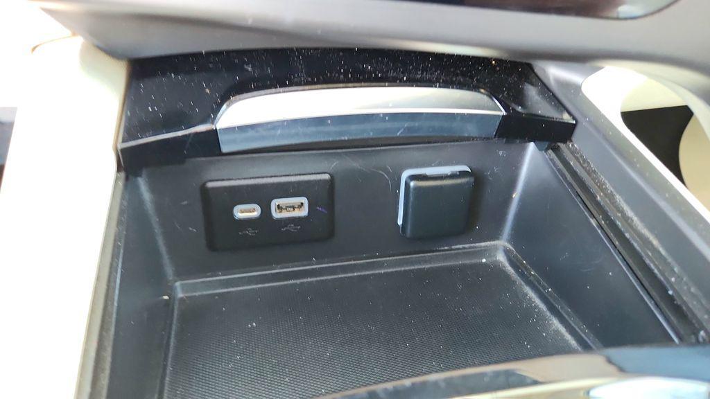 used 2022 Buick Envision car, priced at $22,093