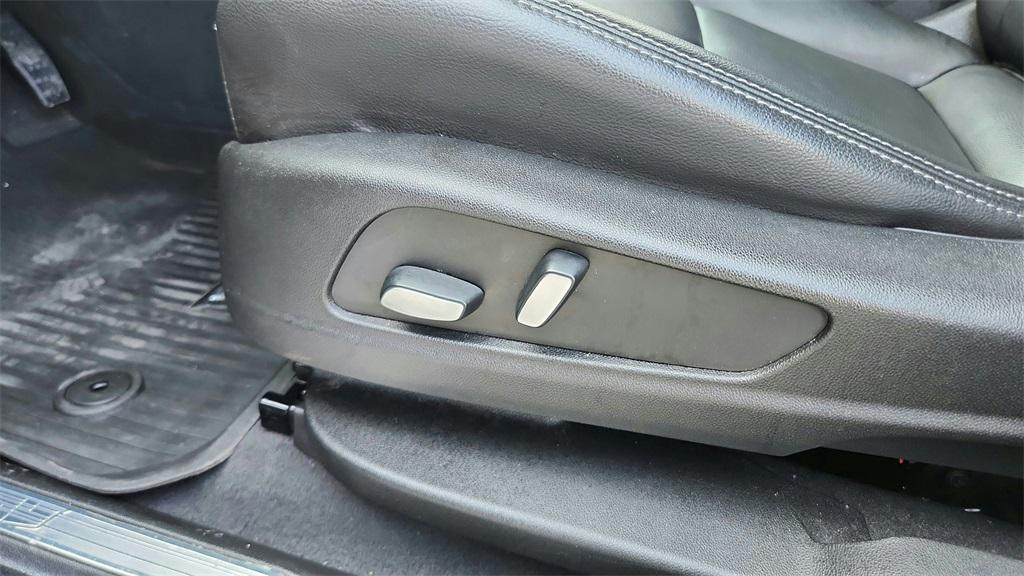 used 2021 Cadillac XT5 car, priced at $21,993