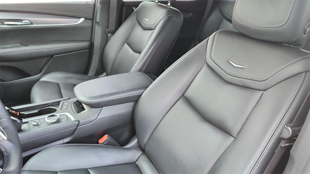 used 2021 Cadillac XT5 car, priced at $21,993