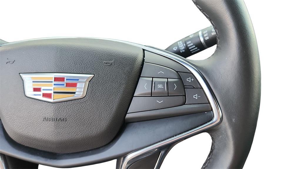 used 2021 Cadillac XT5 car, priced at $21,993