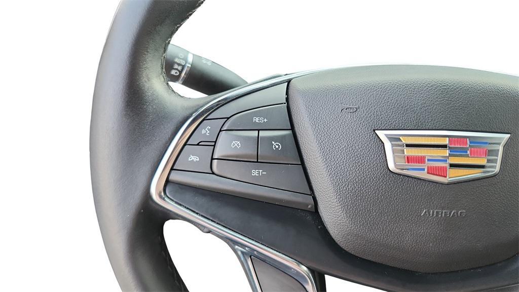 used 2021 Cadillac XT5 car, priced at $21,993