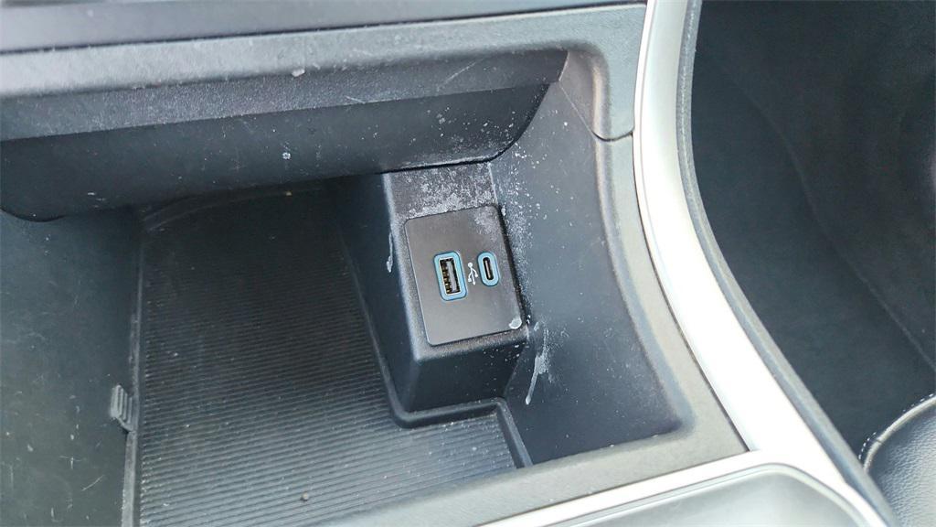 used 2024 Ford Edge car, priced at $18,111