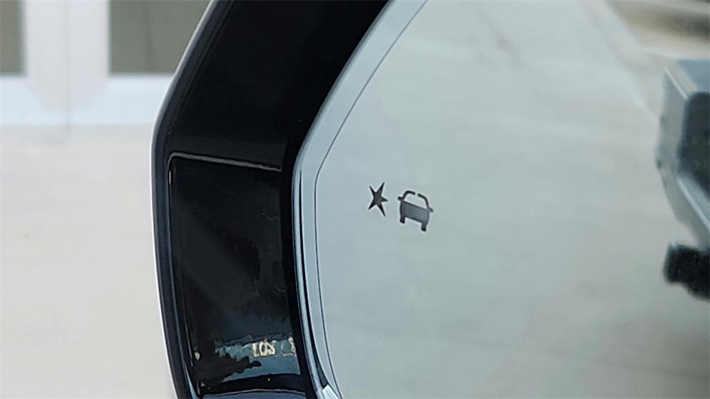 used 2025 Cadillac XT5 car, priced at $36,653