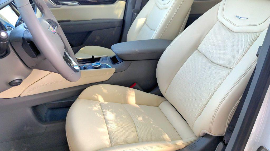 new 2025 Cadillac XT6 car, priced at $59,260