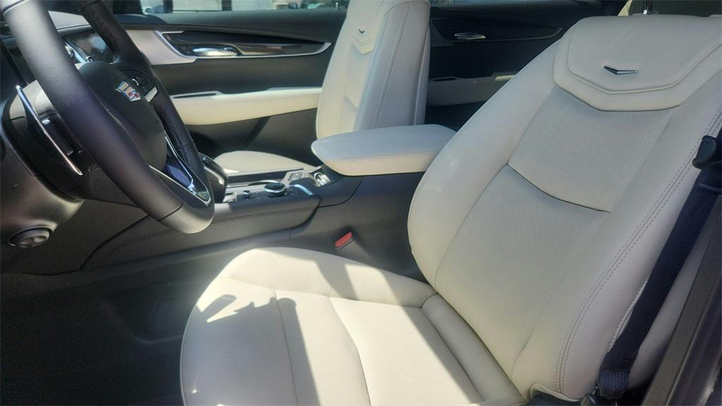 new 2025 Cadillac XT6 car, priced at $63,960