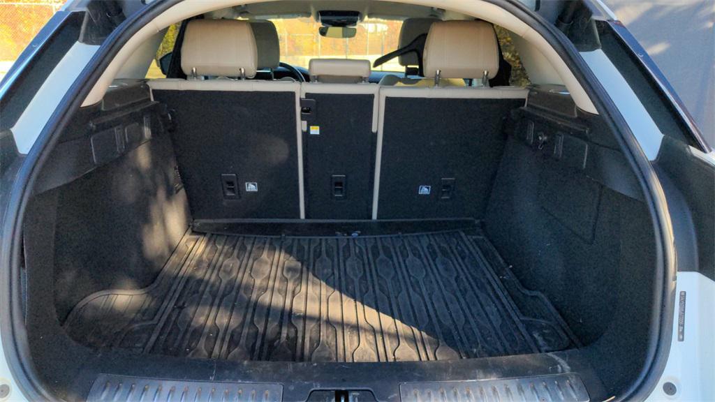 used 2018 Land Rover Range Rover Velar car, priced at $20,091