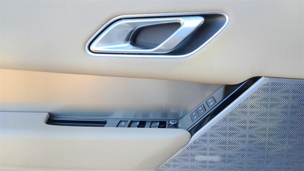 used 2018 Land Rover Range Rover Velar car, priced at $20,091