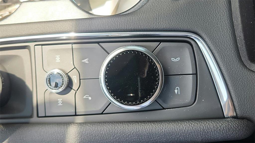 new 2025 Cadillac XT6 car, priced at $64,205