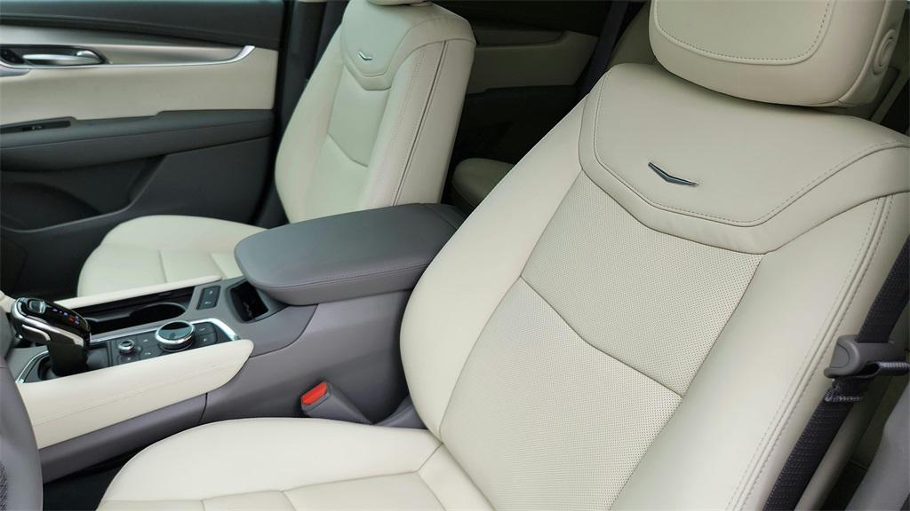 new 2026 Cadillac XT5 car, priced at $57,634