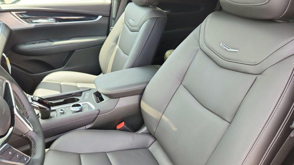 new 2026 Cadillac XT5 car, priced at $54,976