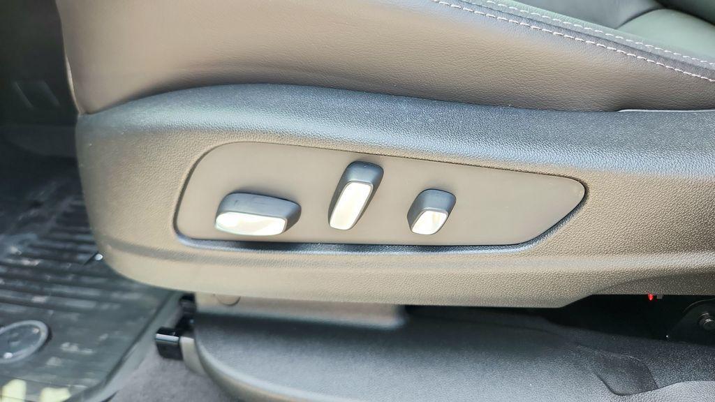 new 2026 Cadillac XT5 car, priced at $54,976