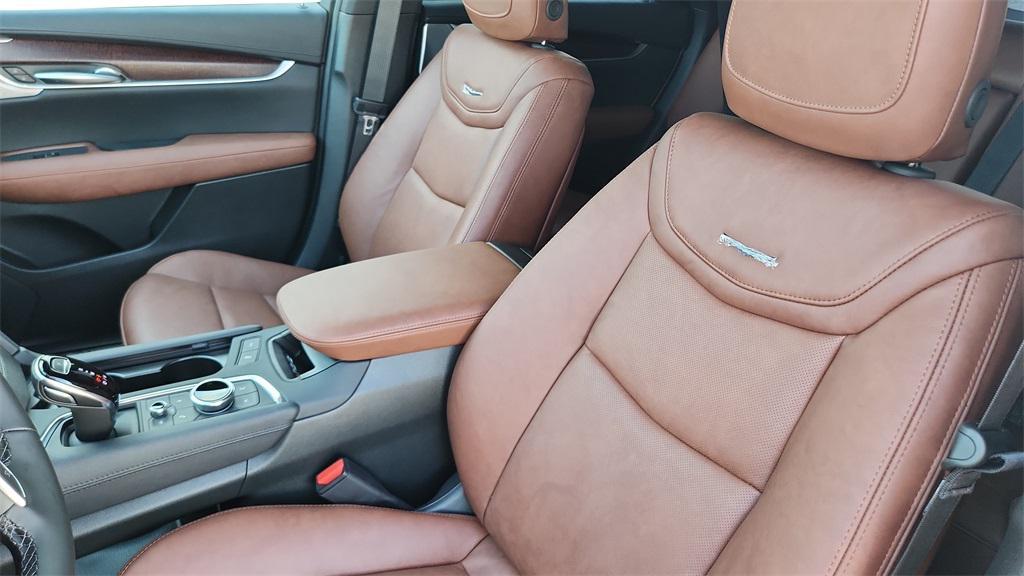 new 2026 Cadillac XT5 car, priced at $61,179