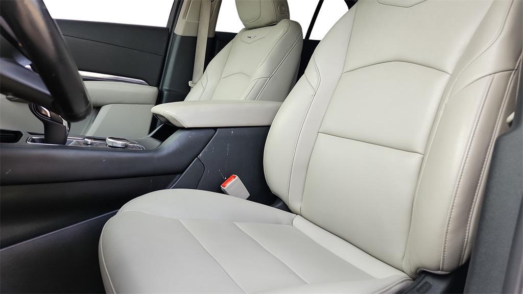 used 2022 Cadillac XT4 car, priced at $24,301
