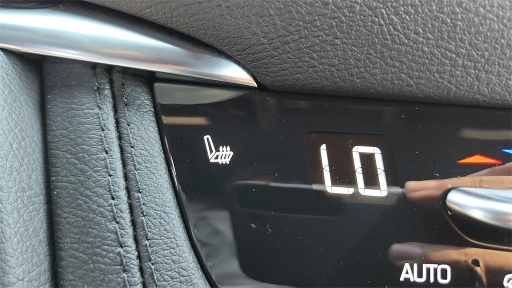 used 2025 Cadillac XT5 car, priced at $38,604