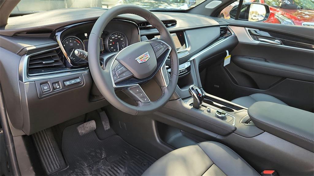 used 2025 Cadillac XT5 car, priced at $38,604