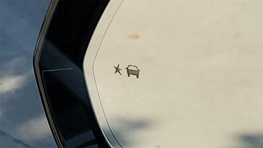 used 2025 Cadillac XT5 car, priced at $38,604