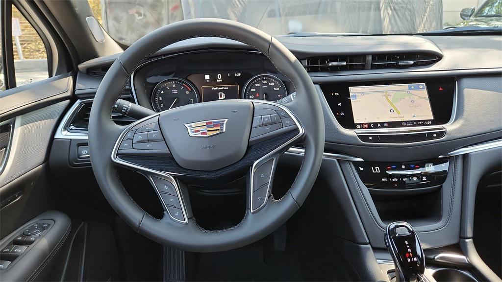 used 2025 Cadillac XT5 car, priced at $38,604