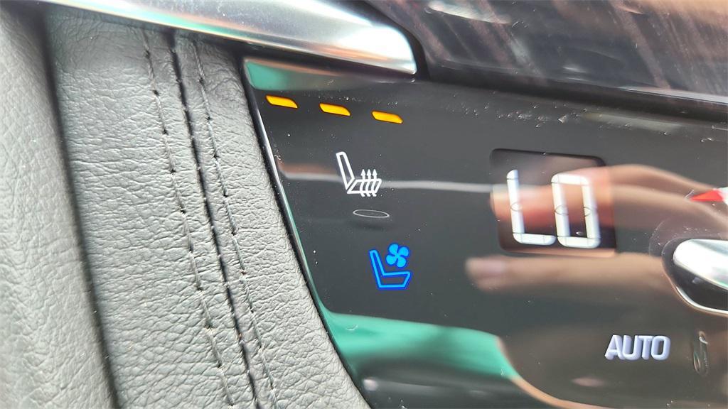 new 2025 Cadillac XT6 car, priced at $51,513