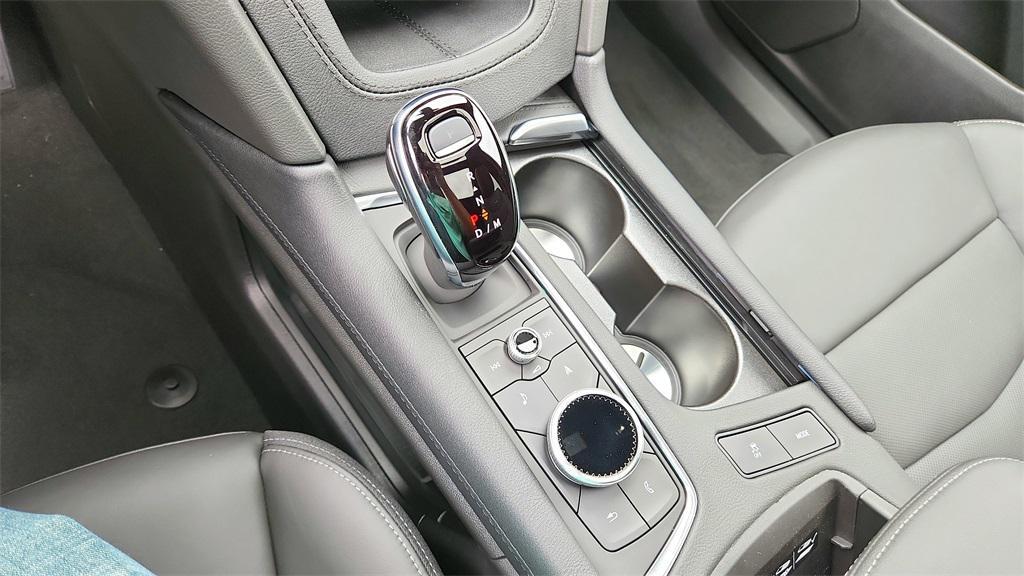 new 2025 Cadillac XT6 car, priced at $51,513