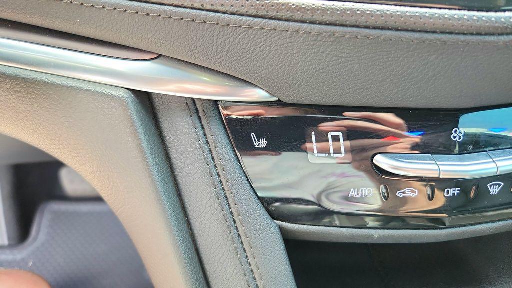 used 2024 Cadillac XT5 car, priced at $31,237