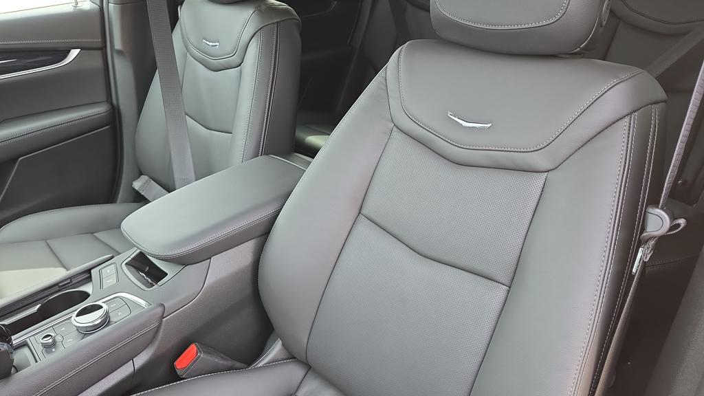 new 2026 Cadillac XT5 car, priced at $58,734