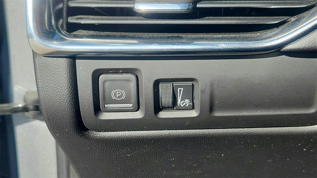 used 2023 Cadillac XT4 car, priced at $25,502