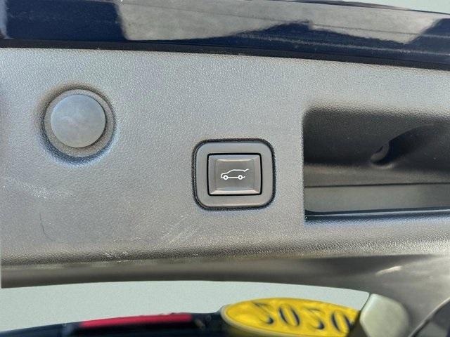 used 2020 Chevrolet Equinox car, priced at $20,156