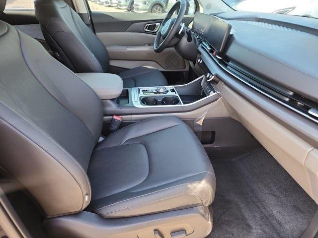 new 2026 Kia Carnival Hybrid car, priced at $44,265