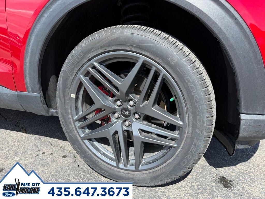 used 2025 Ford Explorer car, priced at $39,386