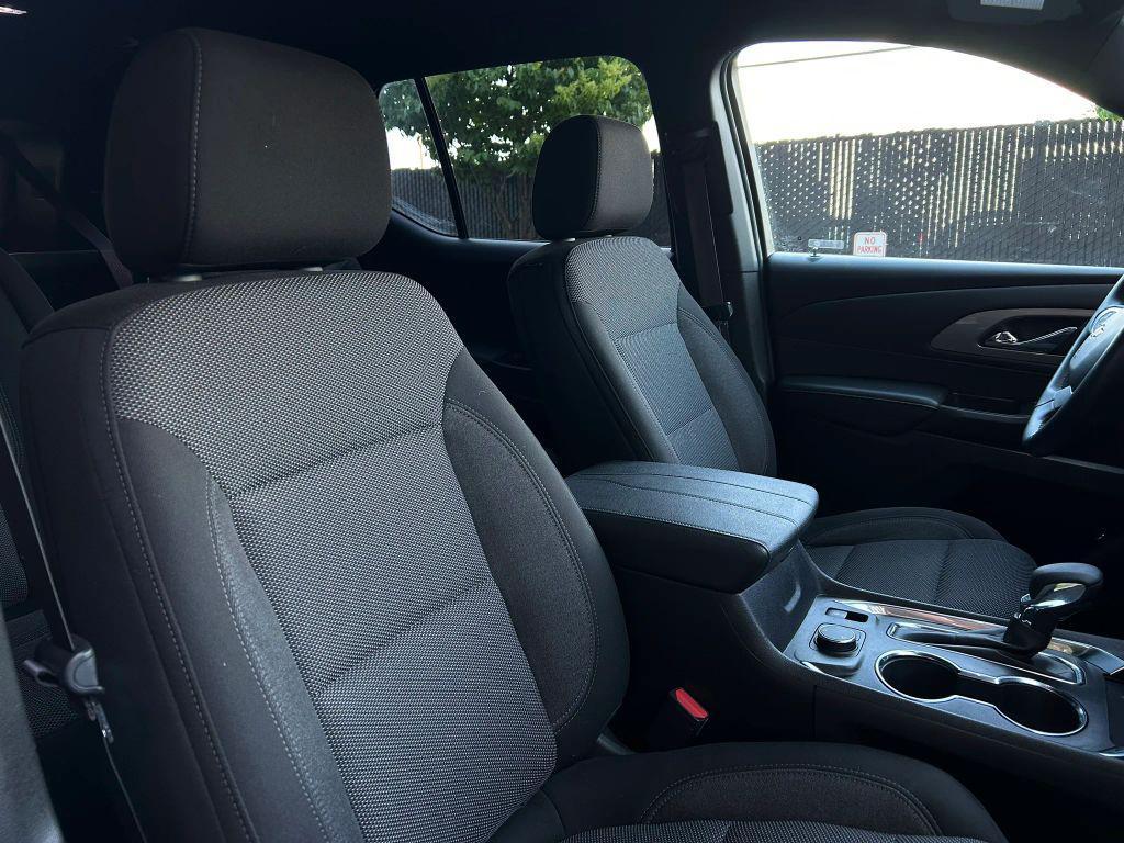 used 2023 Chevrolet Traverse car, priced at $27,995