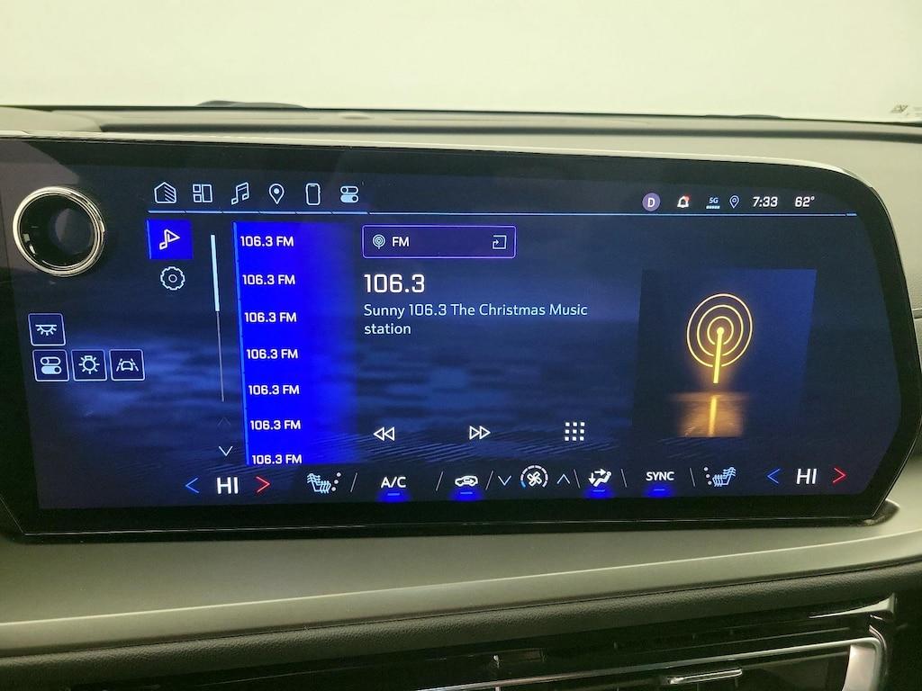 used 2025 Chevrolet Traverse car, priced at $35,998