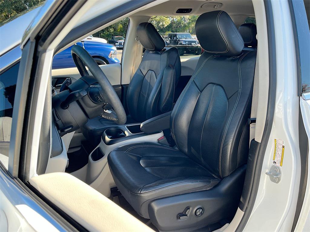 used 2022 Chrysler Pacifica Hybrid car, priced at $26,834