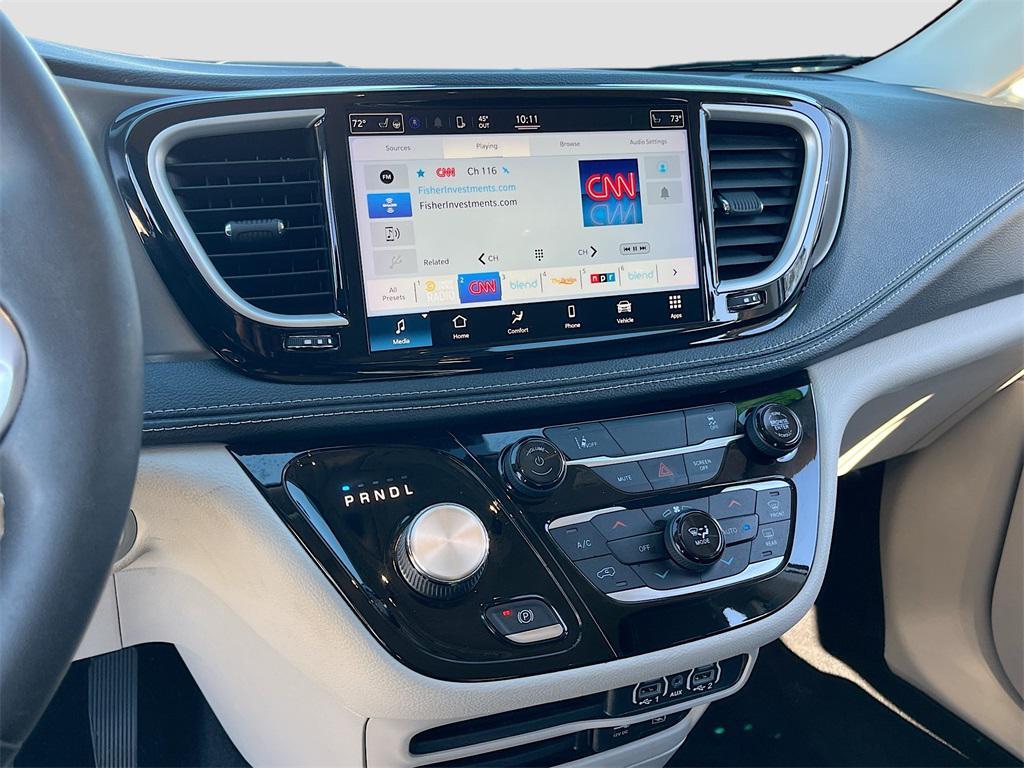 used 2022 Chrysler Pacifica Hybrid car, priced at $26,834