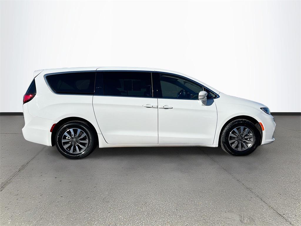used 2022 Chrysler Pacifica Hybrid car, priced at $26,834