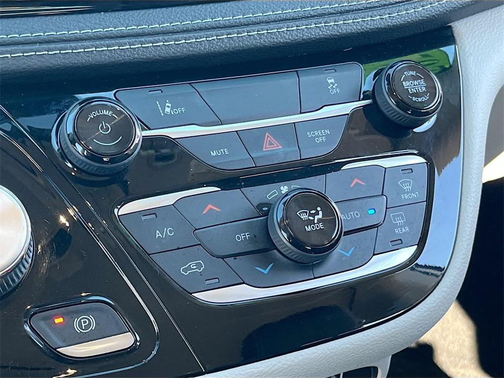 used 2022 Chrysler Pacifica Hybrid car, priced at $26,834