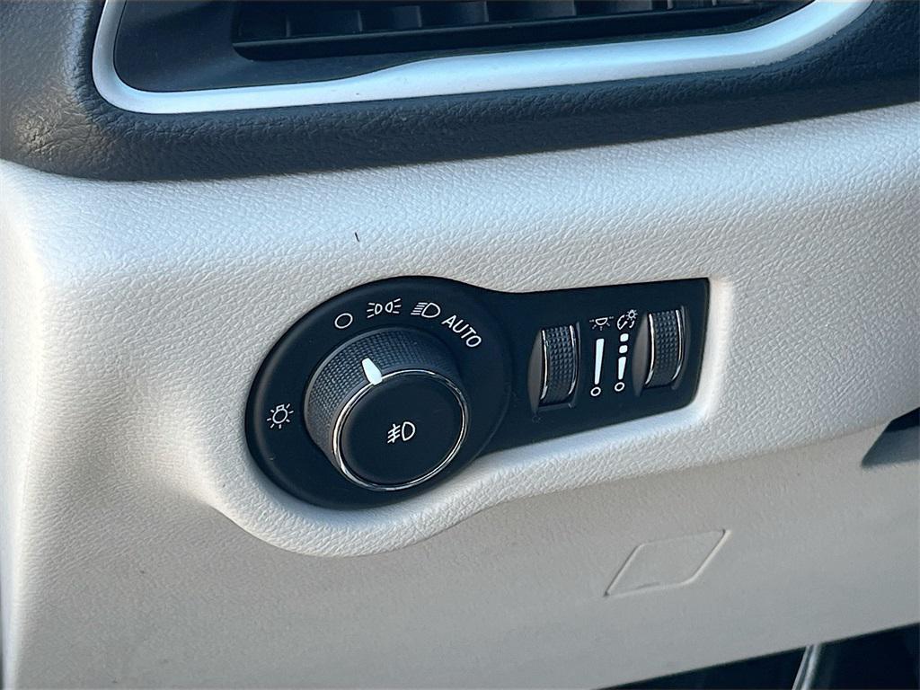 used 2022 Chrysler Pacifica Hybrid car, priced at $26,834